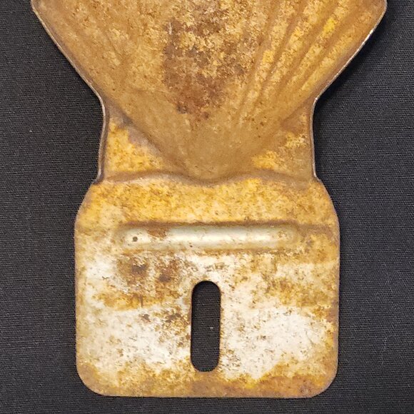 Old Vintage License Plate Topper Shell Oil Gas Car Auto Emblem Badge Hot Rat Rod - Picture 4 of 8